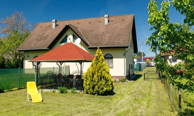 Balatonfenyves House | Vacation home Csilla by Interhome