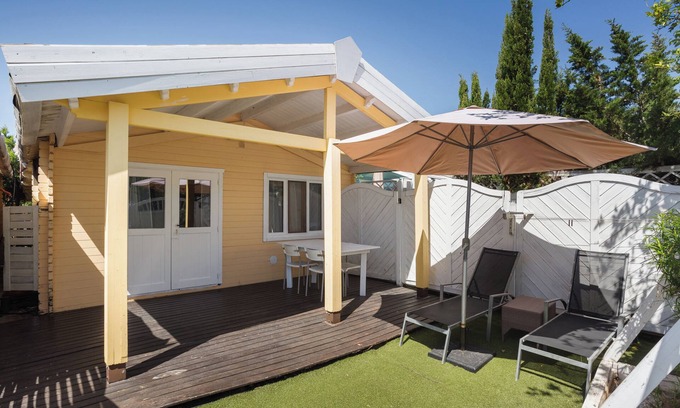 Oliva House | Vacation Home "Flashdance" near Beach with Shared Pool & Wi-Fi