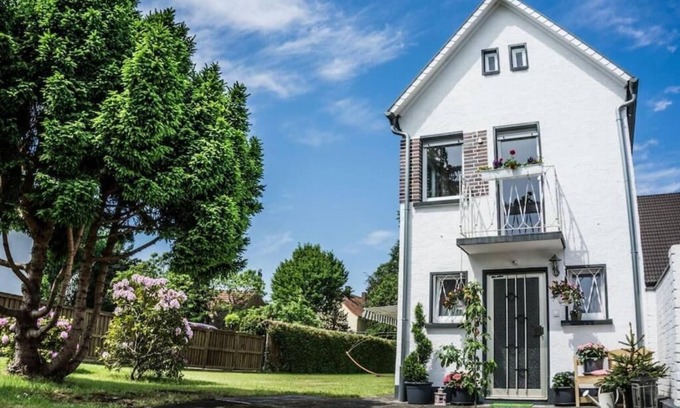 Seligenstadt House | Vacation home for up to 6 people with large garden and playground