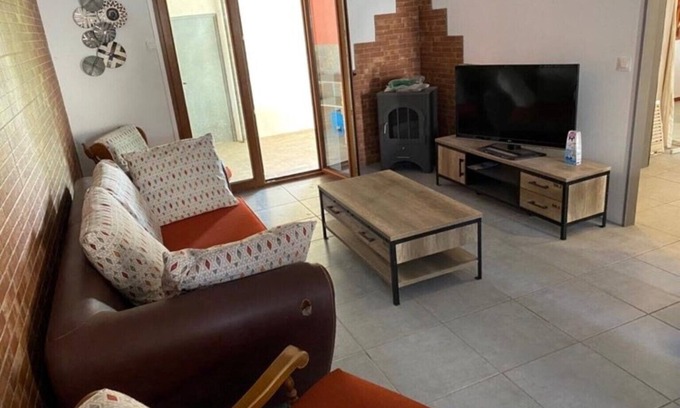 Deltebre House | Vacation home for up to 7 people, with enclosed grounds and private parking.