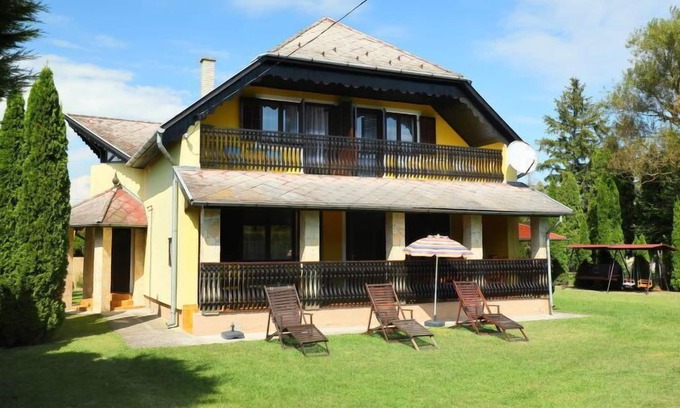 Balatonkeresztur House | Vacation home Akazie by Interhome