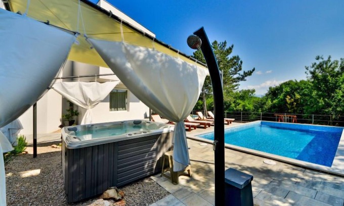 Gostinjac House | Vacation home Karin by Interhome