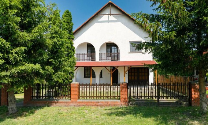 Balatonfenyves House | Vacation home Nimrod by Interhome