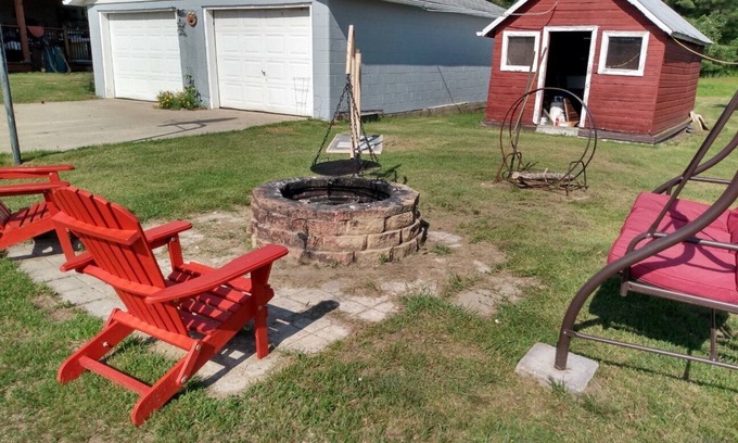 Necedah House | Vacation home on A farm!