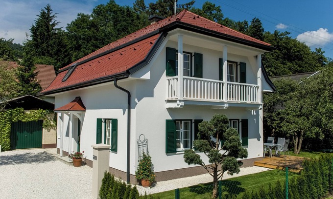 Poertschach am Woerthersee House | Vacation home on Lake Wörthersee in Pörtschach, garden, terrace, private lake access