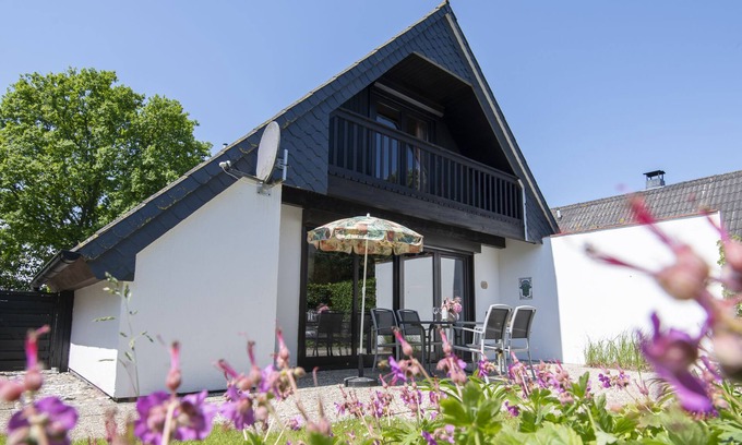 Heringsdorf House | Vacation home Ostseestübchen with terrace in Süssau