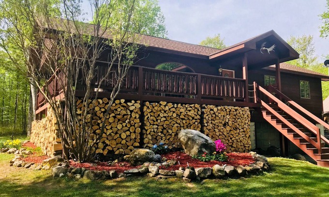 Shingleton House | Vacation home sleeps 20, Close to Lake Superior & Very private.