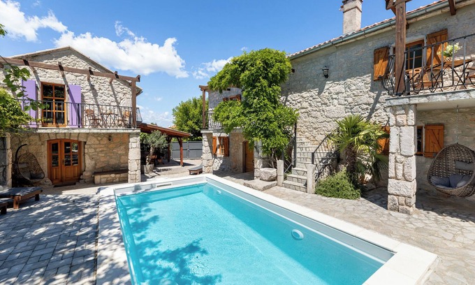 Gabonjin House | Vacation home with pool in Gabonijn