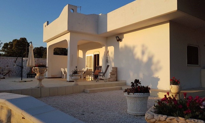 San Pietro in Bevagna House | Vacation home w. large terrace/garden-900m-2 min drive to the sea Max 6 persons
