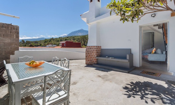 Garachico Apartment | Vacation 'La Casa De Rita' with Mountain View, Private Terrace
