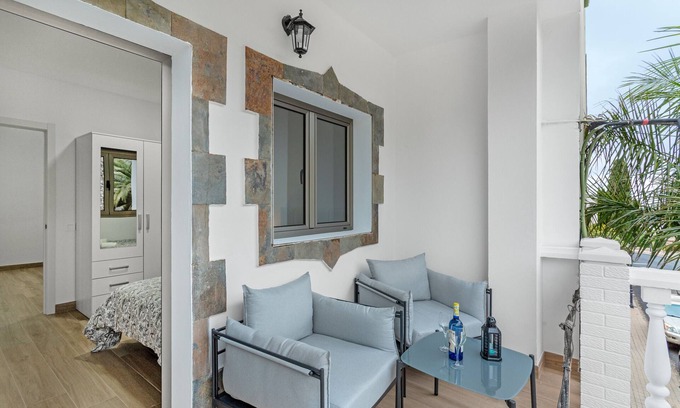 Las Vegas Apartment | Vacation 'Lola' with Mountain View, Private Terrace and Wi-Fi