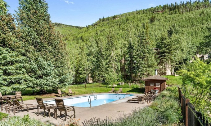 Vail Apartment | Vail Home/Hot Tub On Bus Line