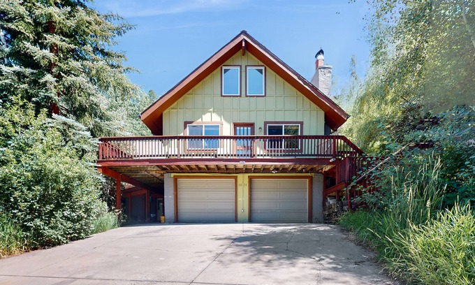 Intermountain Condo | Vail Mountain Condo w/Hot Tub - 10 Minutes to Vail Ski Resort