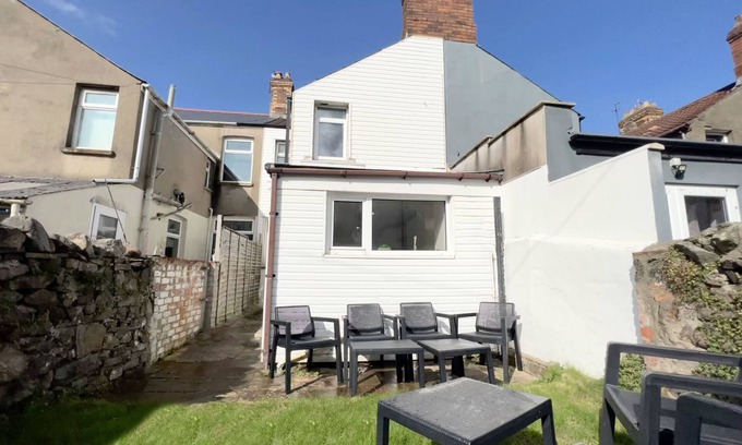 Century Wharf House | Vale House by Switchback Stays