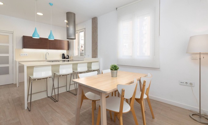 Montolivet Apartment | VALENCIA OPERA. Wifi + Aire Acondicionado+ 4 Pax