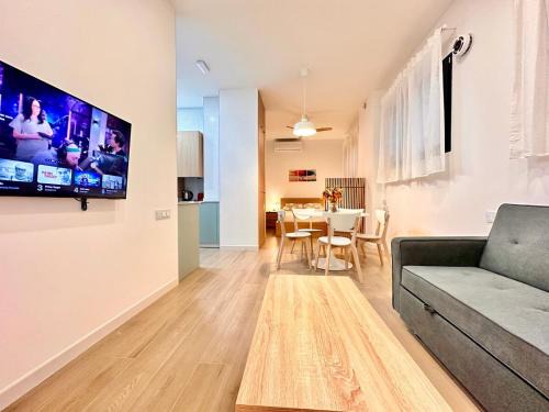 L'Illa Perduda Apartment | Valentia Modern and Comfortable Beachside Style