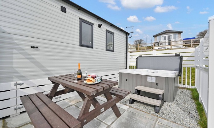 Saint Ann's Chapel House | Valley View 2 Bed Hot Tub Holiday Caravan Cawsand