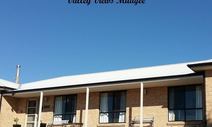 Grattai House | Valley Views at Hendohaven