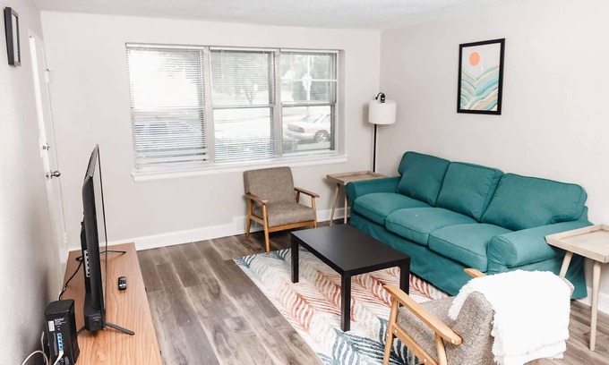 St. Louis Apartment | Value-Packed Apt w/24-Hour Fitness Ctr