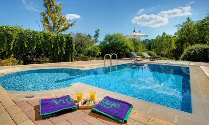 Vamos Villa | Vamos Villa Sleeps 2 Pool Air Con WiFi