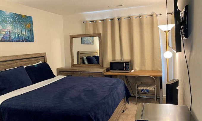 Rossville House | Van Gogh 2-Cozy private room in a single family home