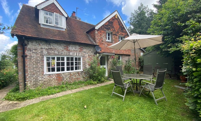 Offham Cottage | Vane Cottage - Lewes - a country house that sleeps 4 guests in 2 bedrooms