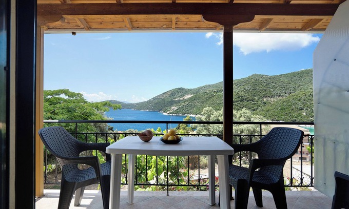 Mikros Gialos Apartment | Vardia Studio B with Sea View, Balcony & Wi-Fi