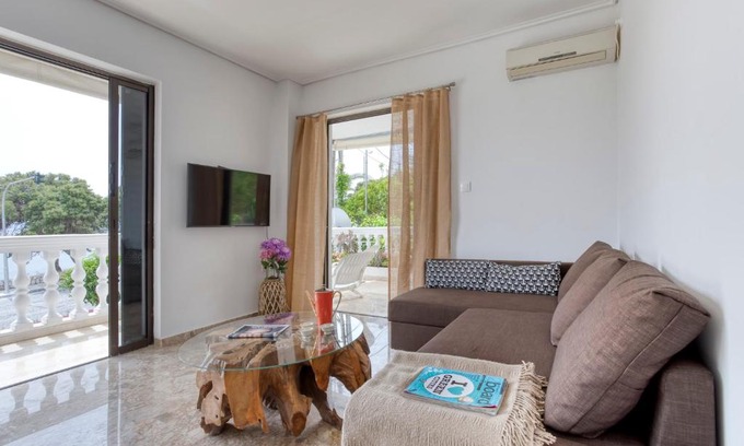 Varkiza Apartment | Varkiza by the sea