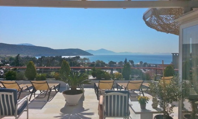 Varkiza Apartment | Varkiza Seaside Penthouse with Private Roof Deck