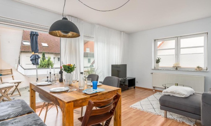 Dreieich Apartment | Veens Crew Home 7 Pax