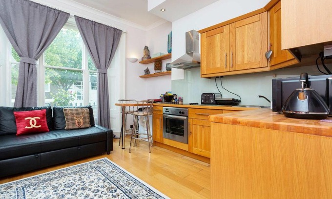 Westbourne Green Apartment | Veeve - Little Venice Hideaway