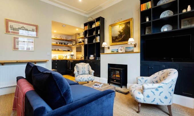 Addison Apartment | Veeve - Sinclair Sophistication