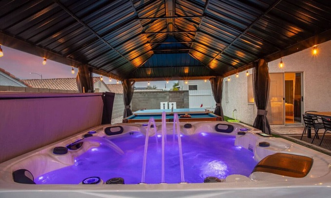 North Las Vegas House | Vegas Relaxing 4 BR Outdoor Games Galore