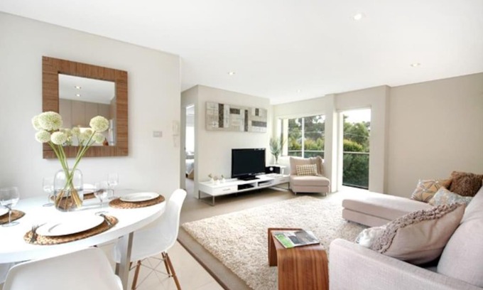 Clovelly Apartment | VELLY-Modern Light 2BR Moments from Clovelly Beach