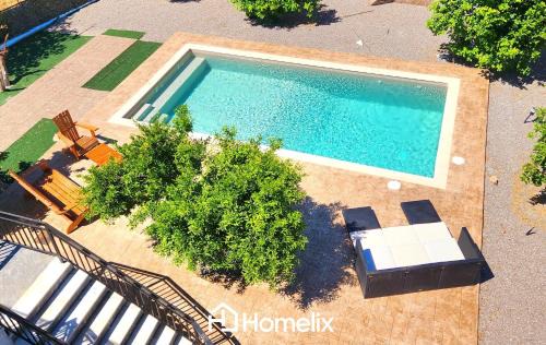 Chalcis Apartment | Venecia of Mani - Relax in a spa pool