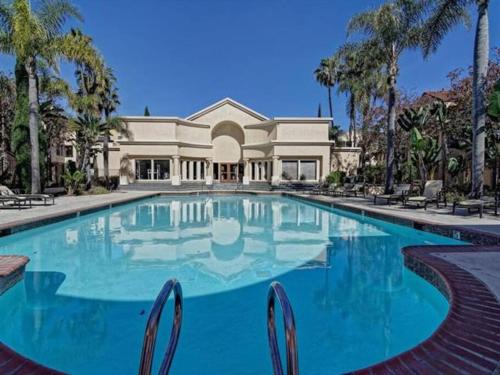 University City Apartment | -Venetian first floor one bedroom Luxury condo La Jolla, Spa, Pool, Gym