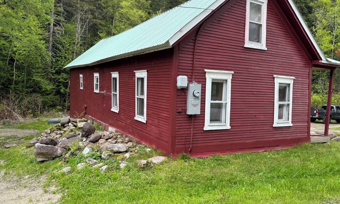Ludlow Cabin | Vermont Cabin - Ski, Hike, Kayak, Leaf Peep - 5mins to Okemo, near quaint towns