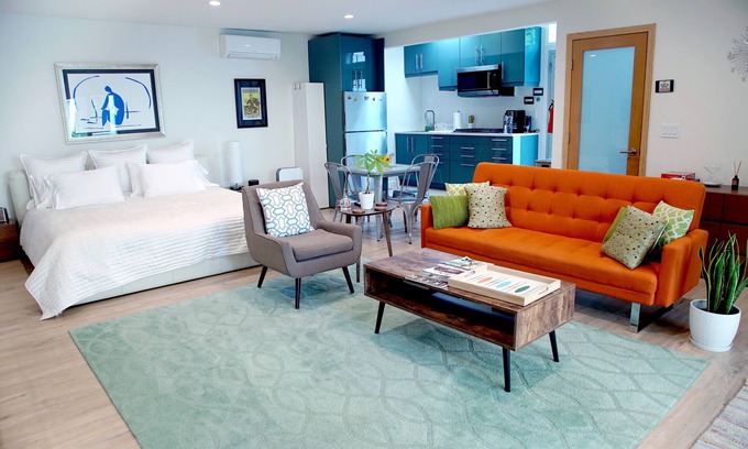 Melrose House | Very Clean Guest House near Melrose Ave and The Grove