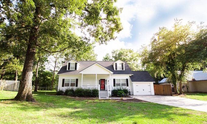 Beaufort House | Very comfortable and spacious home for the whole family! Near Parris Island