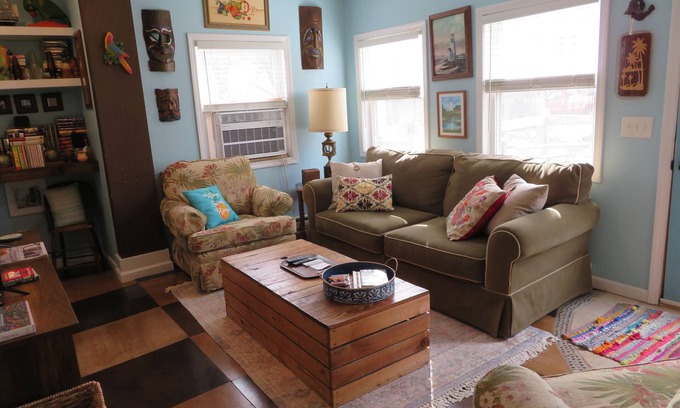 Springfield House | Very Cozy and Secluded. Completely remodeled beautiful back apartment