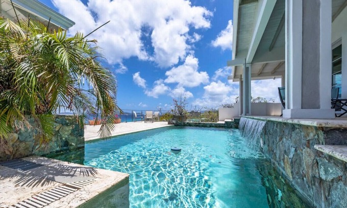Nazareth Villa | Vessup View · 5BR -Walk to the beach! Close to the Ritz Carlton!