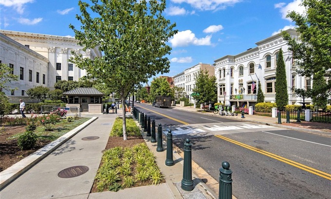 Capitol Hill Condo | Veteran-Owned 1 block to Capitol Top Location