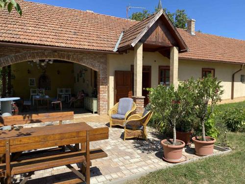 Mad Apartment | Veze-Birtok Apartman