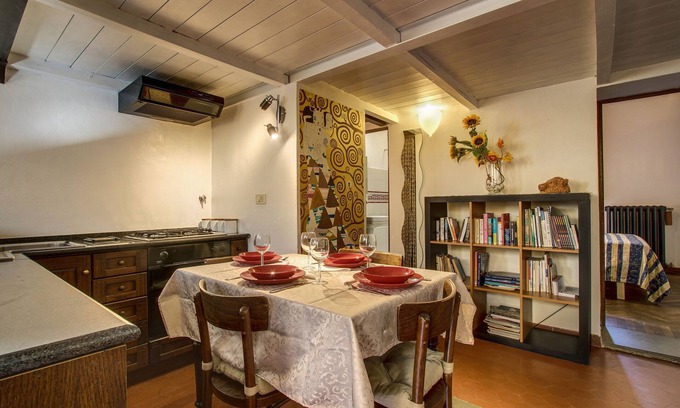 Santissima Annunziata Apartment | Via Laura Apartment Near The Duomo Florence