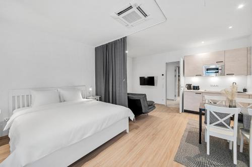 Althangrund Apartment | VibeStudio 303 - Central - AC - Licensed - Parking Nearby