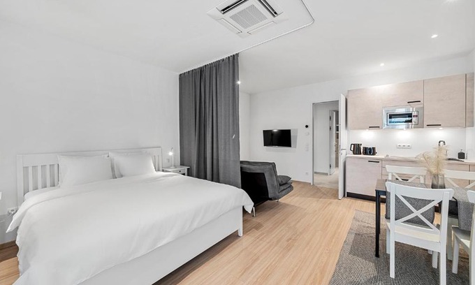 Althangrund Apartment | VibeStudio 304 - Central - AC - Licensed - Parking Nearby
