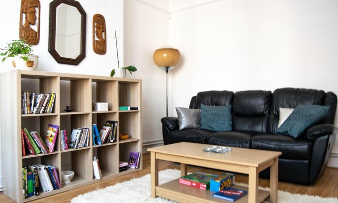 Holloway Apartment | Vibrant 3 Bedroom House in Holloway