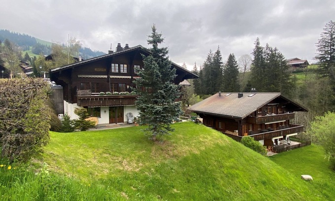 Schoenried Ski Chalet | Vibrant 3-bedroom Ski Chalet In Gstaad