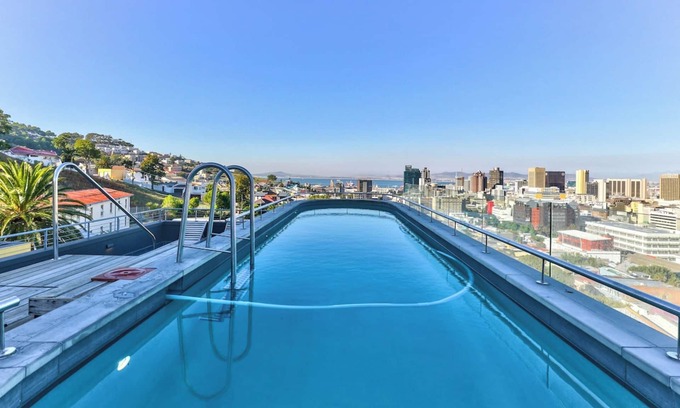 Flora Park Apartment | Vibrant 3Bedroom | Bo Kaap | Mountain and City Views