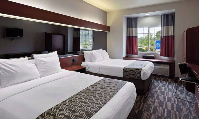 Morgantown Hotel | Vibrant Morgantown Living - A Modern Stay for You | 4 Rooms w/Free Parking